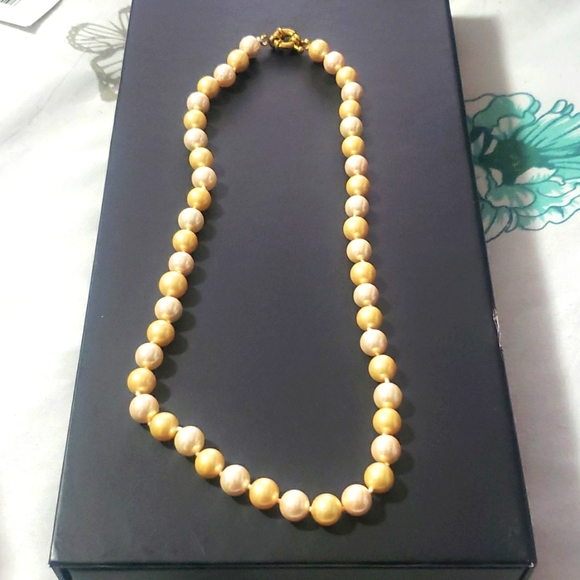 Vintage yellow Pearl Necklace - Picture 3 of 9